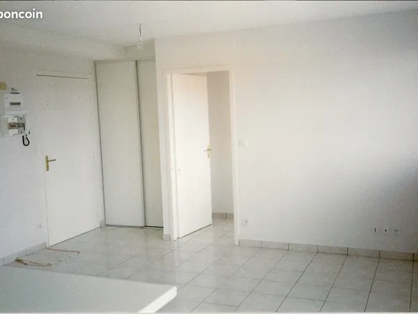 T2 d'exception 35 m2 - METZ-COISLIN - Centre-ville - Grand balcon de 18 m2 avec vue sur cathédrale