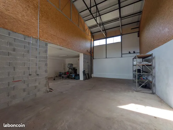 Atelier à louer Sainte Jalle (26110)