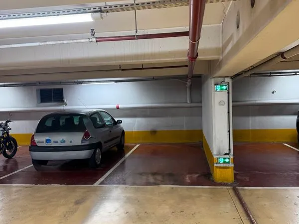 Location place de parking pour auto/moto au Centre Commercial ITALIE 2