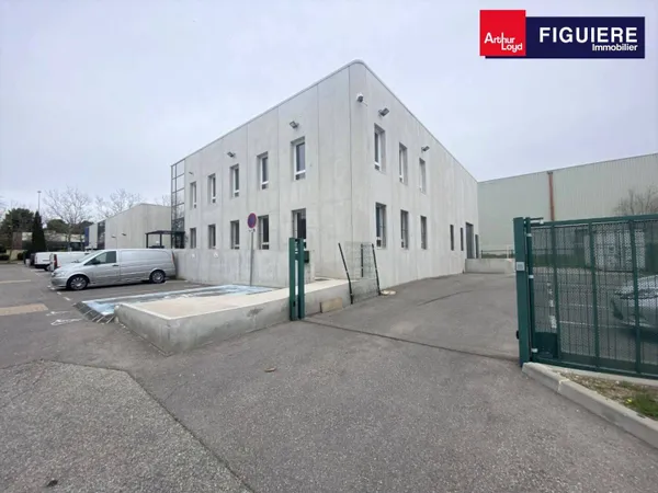 Local d'activité 220 m²
