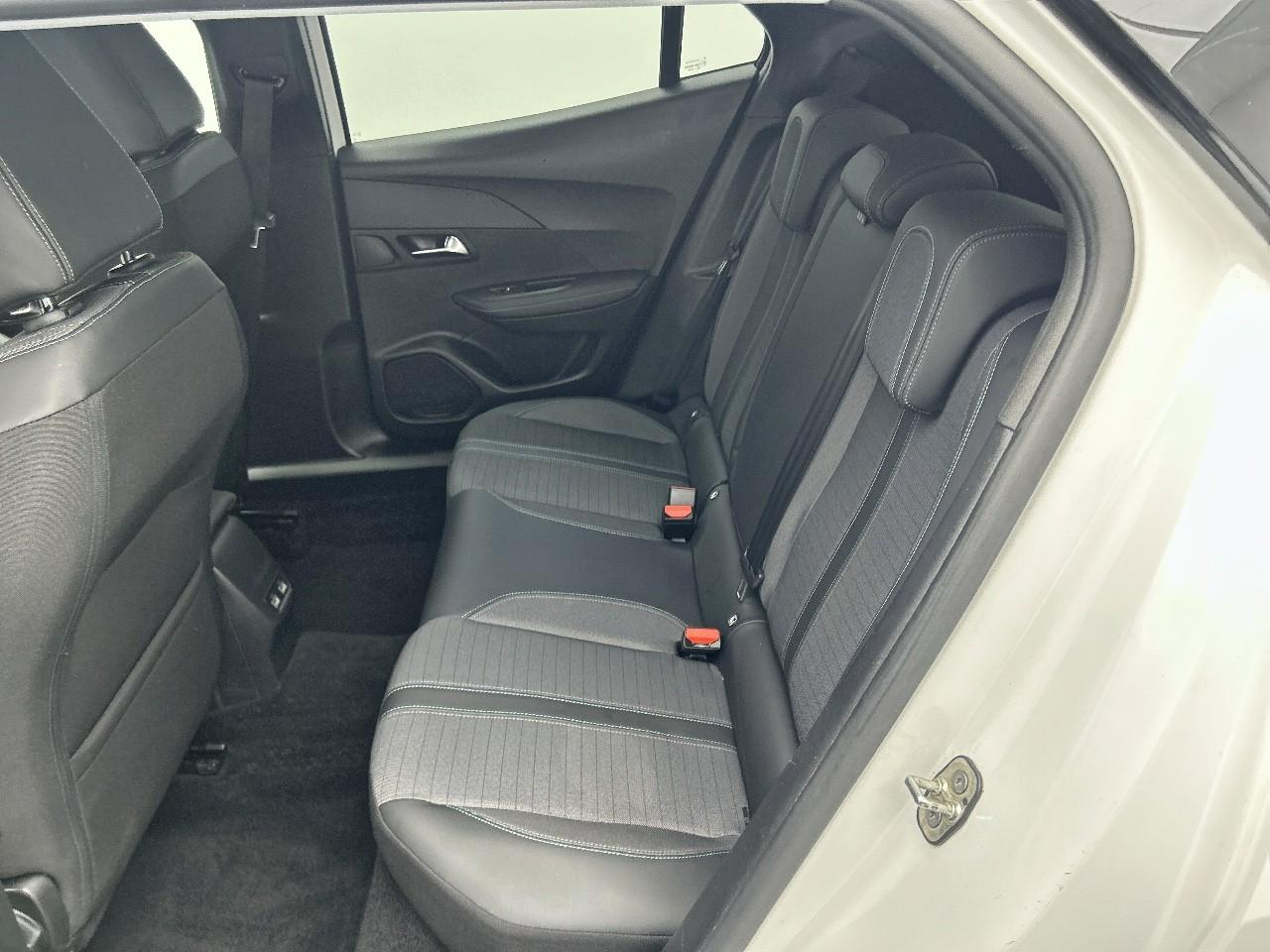 Peugeot 2008 puretech 130 s&s eat8 allure — photo 13