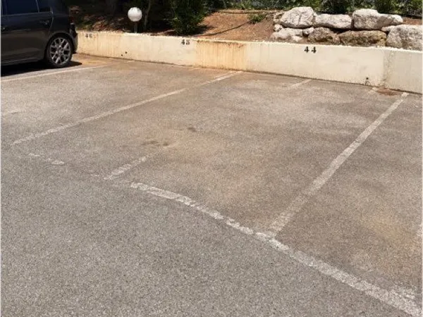 Place de parking extérieure
