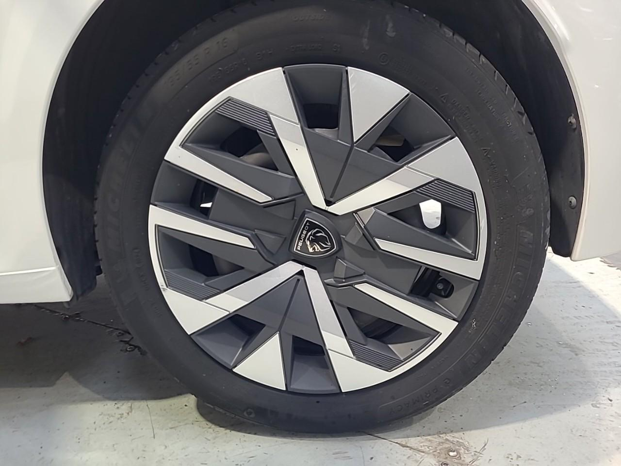 Peugeot 208 hybrid 100 e-dcs6 active — photo 16