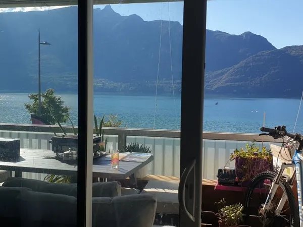 Appatement de 90 m2 face au lac