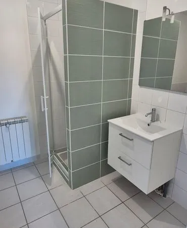 F4 DUPLEX+ cave et balcon privatifs centre Les Avenières