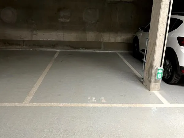 Location Parking Verneuil