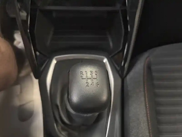 Peugeot 208 puretech 100 s&amp;s bvm6 — photo 18