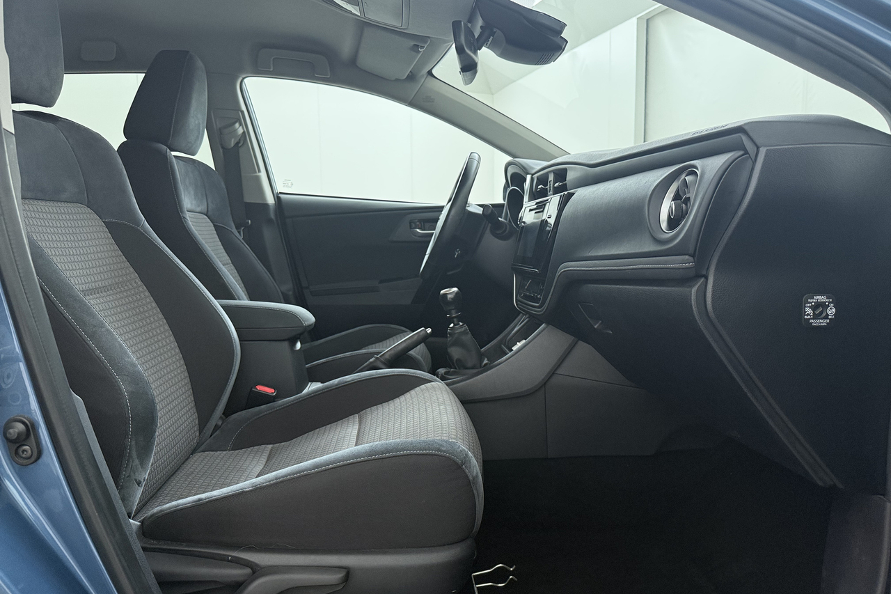 Toyota Auris Touring Sports — photo 7