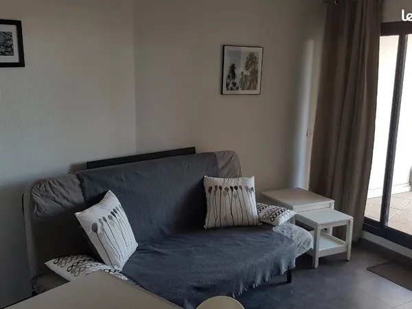 POUR ÉTUDIANT 2e étage, charmant T2 terrasse, Centre Canet, meublé et équipé