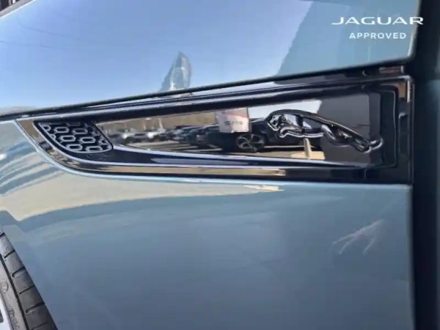 Jaguar F-Type coupe 5.0 v8 suralimenté 575ch r75 awd bva8 — photo 9