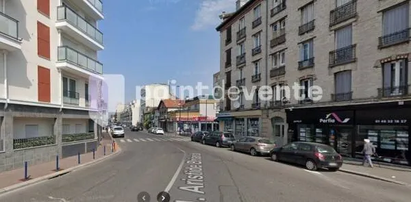Boutique 2 pièces 100 m²
