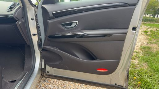 Renault Espace 1.6 dCi 160 Energy EDC - Zen – 2018 – 175763 km – Diesel – Boîte Automatique — photo 42