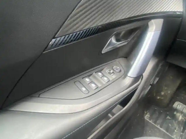 Peugeot 2008 1.2 puretech 130ch s&amp;s allure — photo 10
