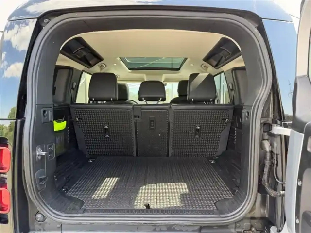 Land Rover Defender 110 d240 bva8 — photo 8