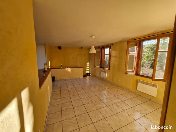 Particulier loue T2 Récent de 47 m² 490 Euros par mois
