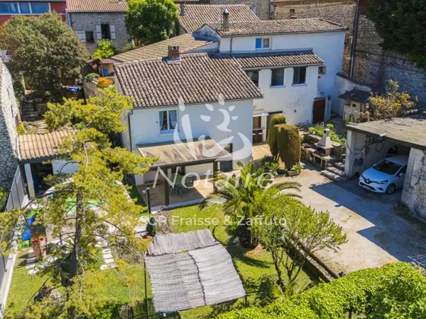 Maison 5 pièces 140 m²
