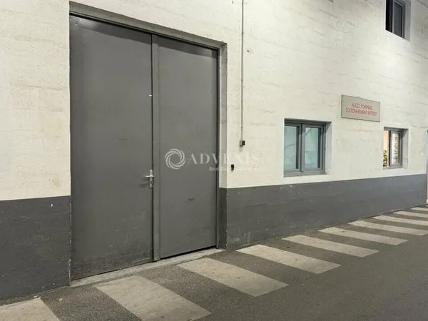 Local d'activité 2 pièces 130 m²