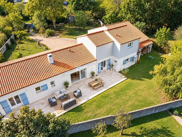 Maison 8 pièces 176 m²