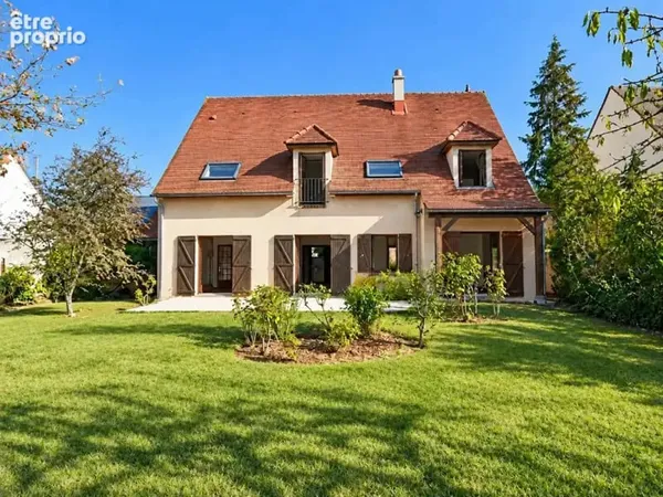 Chatou - triangle d'or a 10 mn du rer - maison de 201m2 - terrain 872 m² - 4 chambres