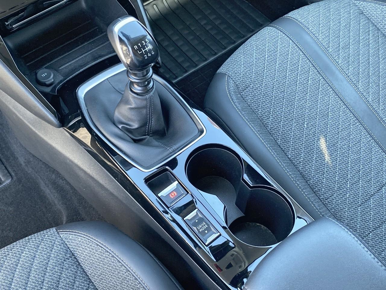 Peugeot 208 1.2 puretech 100ch s&s allure — photo 18