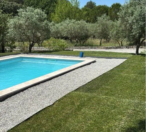 Appartement T2 neuf piscine jardin terrasse