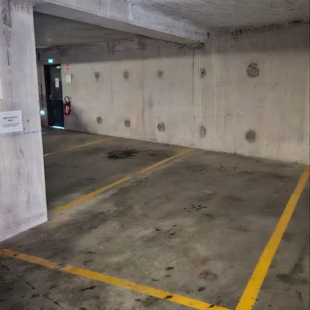 A louer place de parking securisé-Pontoise rue de gisors