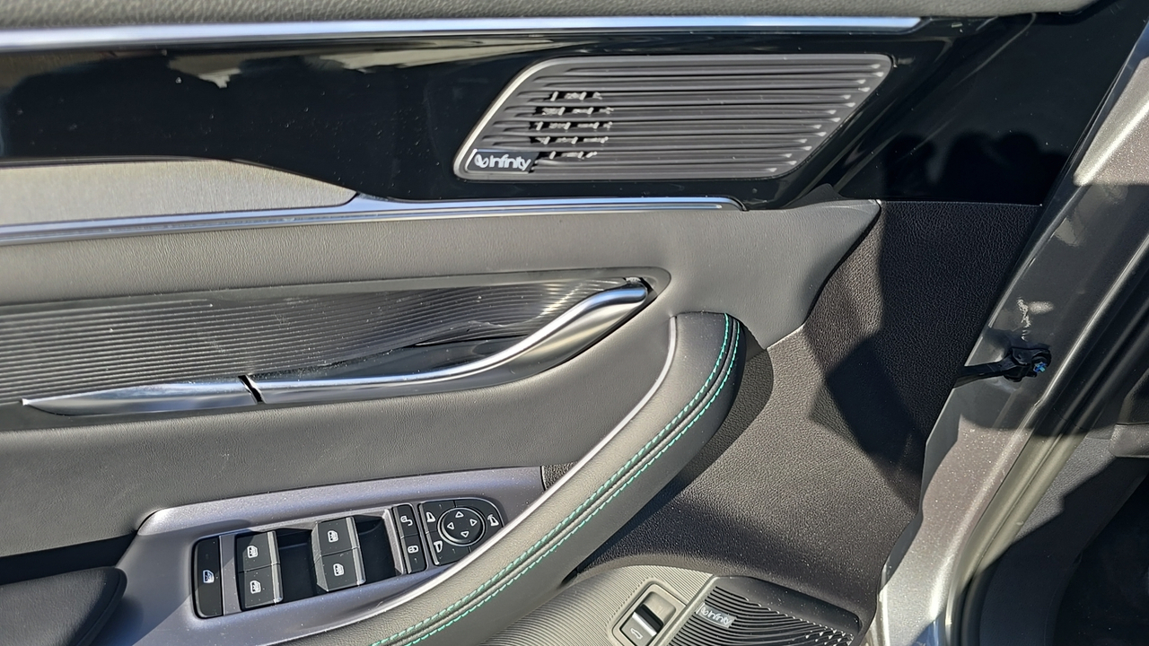 BYD Seal U 1.5l DM-i 324 ch AWD PHEV — photo 12