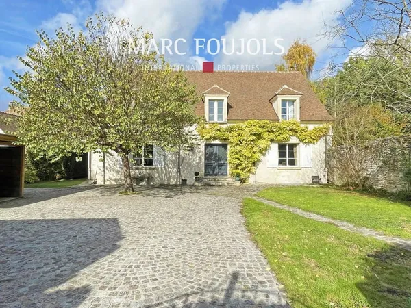 Maison 10 pièces 235 m²