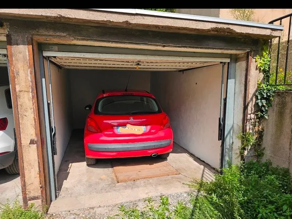 Garage privé fermé, Box voiture
