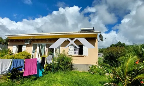 Maison F6 de 190 m² sur 500 m² arborés Saint Benoit