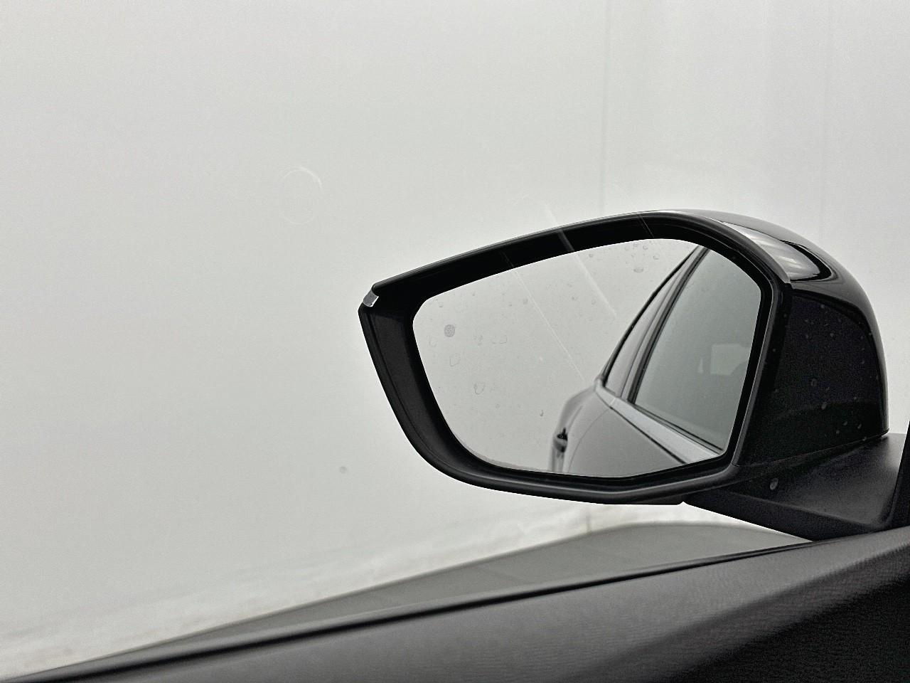 Citroën C4 puretech 130 s&s eat8 shine pack — photo 15