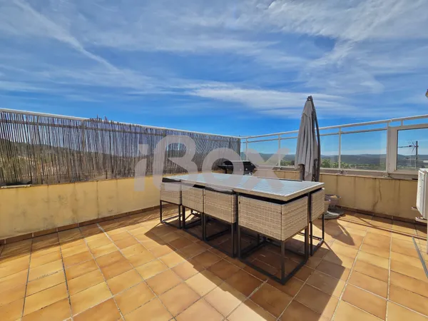 MAISON DE VILLE AVEC GARAGE ET TERRASSE TROPEZIENNE 170 M2 -
