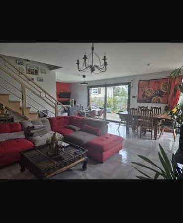 Maison Location Toussieu 5p 140m² 1975€