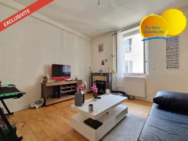 Ensemble immobilier T6 libre avec commerce