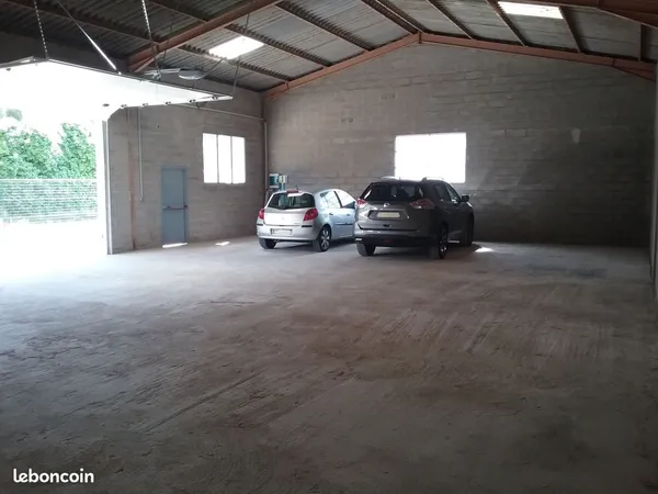 Emplacement dans hangar