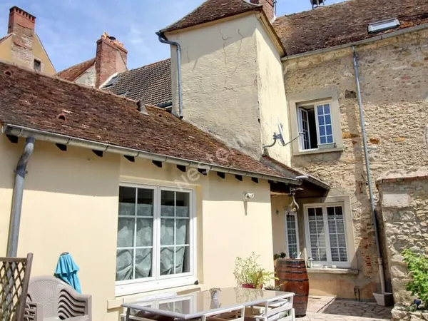 EPERNON CENTRE VILLE APPARTEMENT 4 CHAMBRES