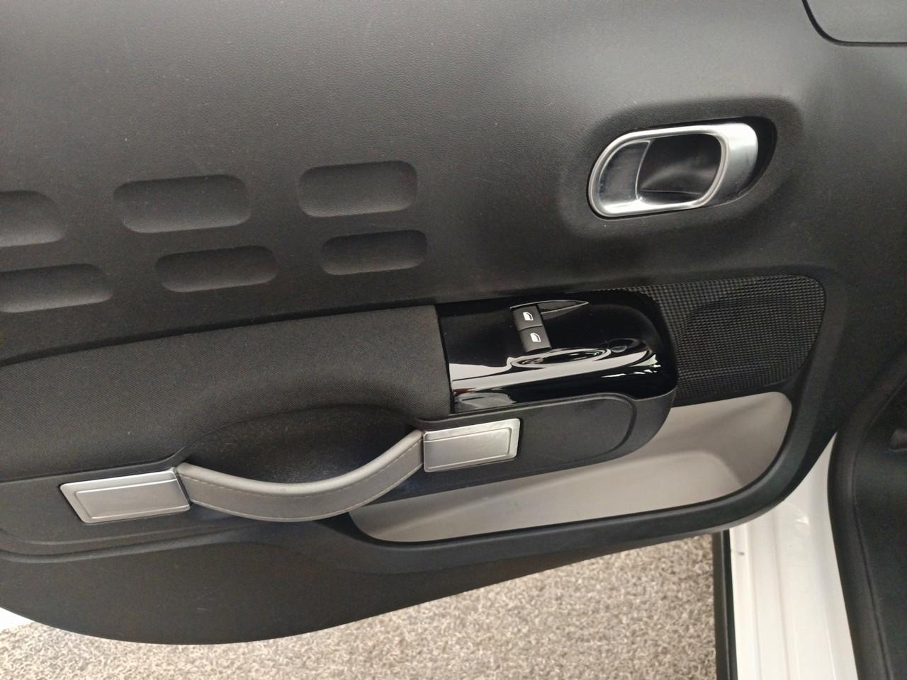 Citroën C3 puretech 110 s&s eat6 shine — photo 20