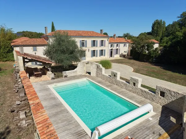 Maison 10 pièces 330 m²