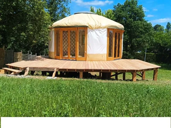 Yourte contemporaine neuve