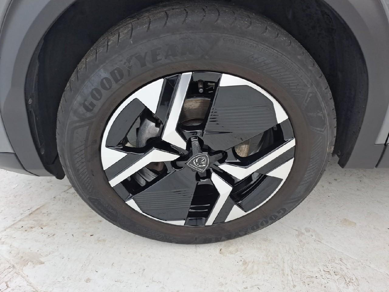 Peugeot 2008 puretech 130 s&s eat8 gt — photo 11