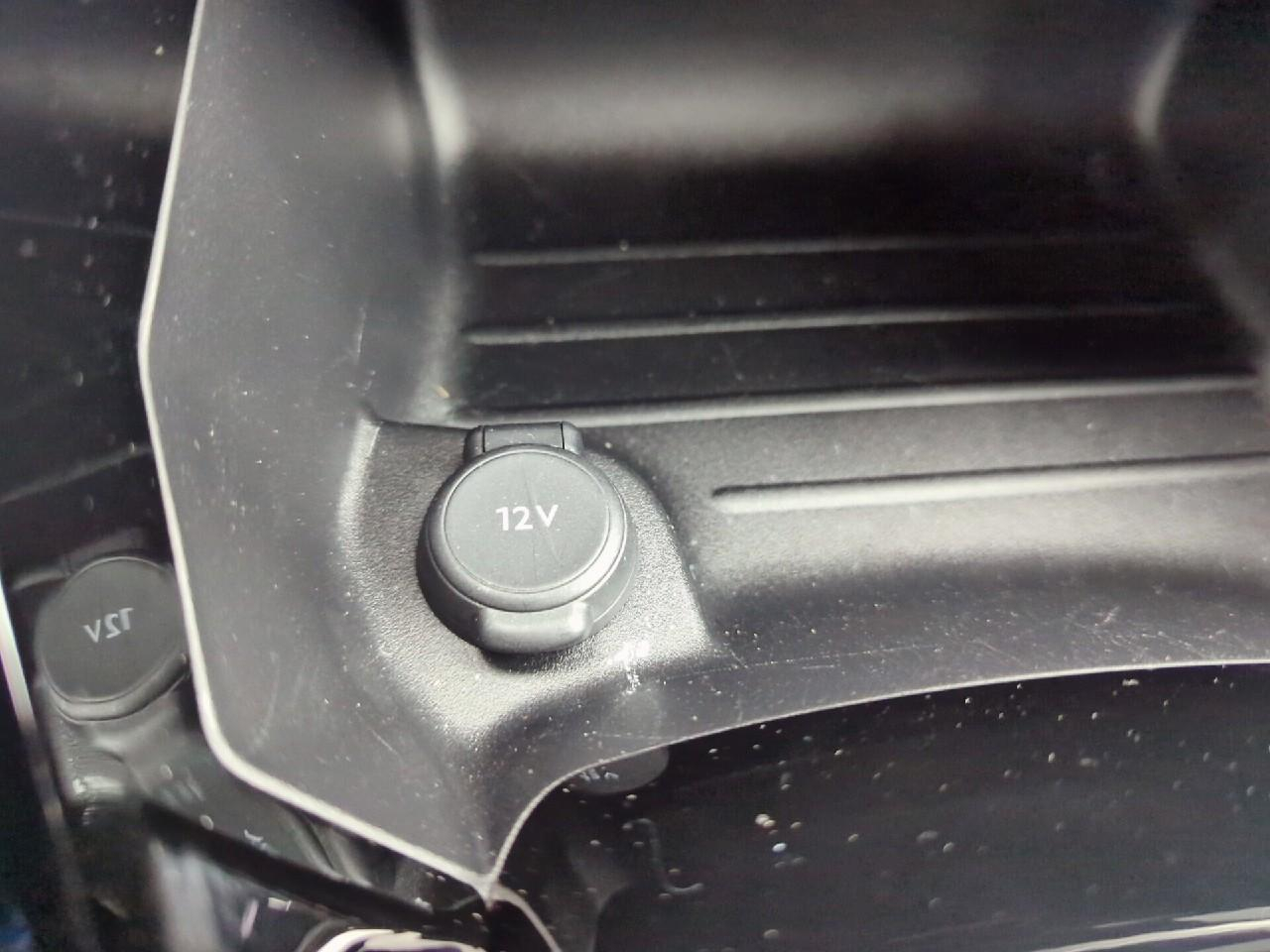 Peugeot 2008 hybrid 145 ch e-dcs6 allure — photo 26