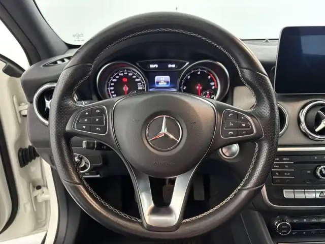 Mercedes Gla 180 d — photo 29