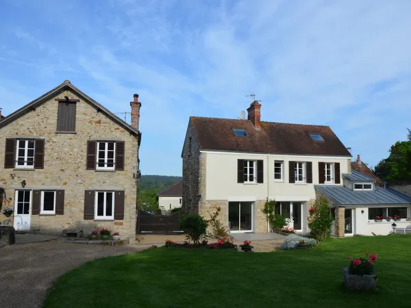 Vends propriété comprenant 2 maisons 135 et 210m² sur terrain de 1200m² à Samoreau 77210 proche Font