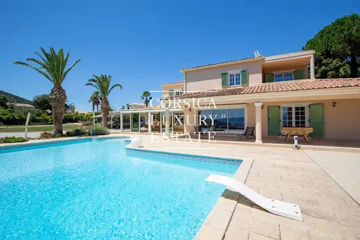 Villa 8 pièces 307 m²
