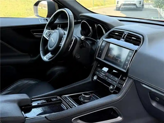 Jaguar F-Pace v6 3.0 d - 300 ch awd bva8 — photo 36