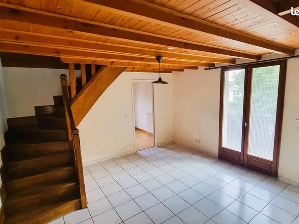 T4 duplex petite Tronche+garage+balcon+interphone dans maison