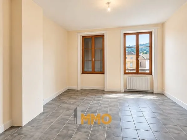 Au coeur d'un village en pierres dorées, petit T2, sur 2 niv