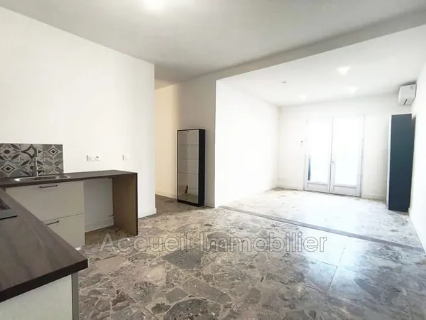 P2 traversant au 1er et dernier étage d'environ 42 m², en exc