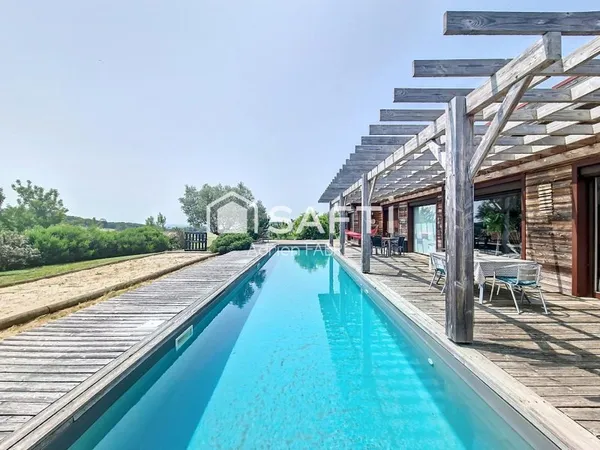 Maison contemporaine T5 de 176m² avec vue panoramique .