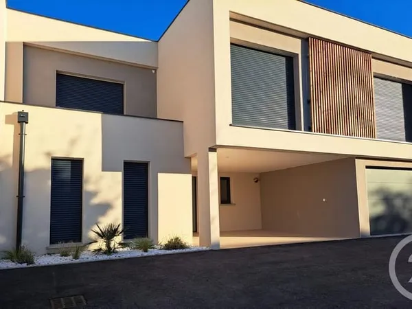 Maison 6 pièces 219 m²